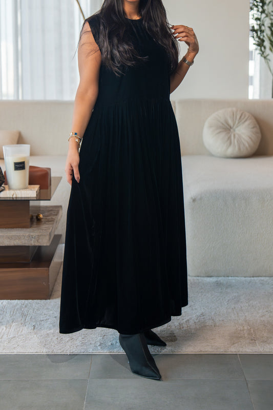 Black Dress. C:1018