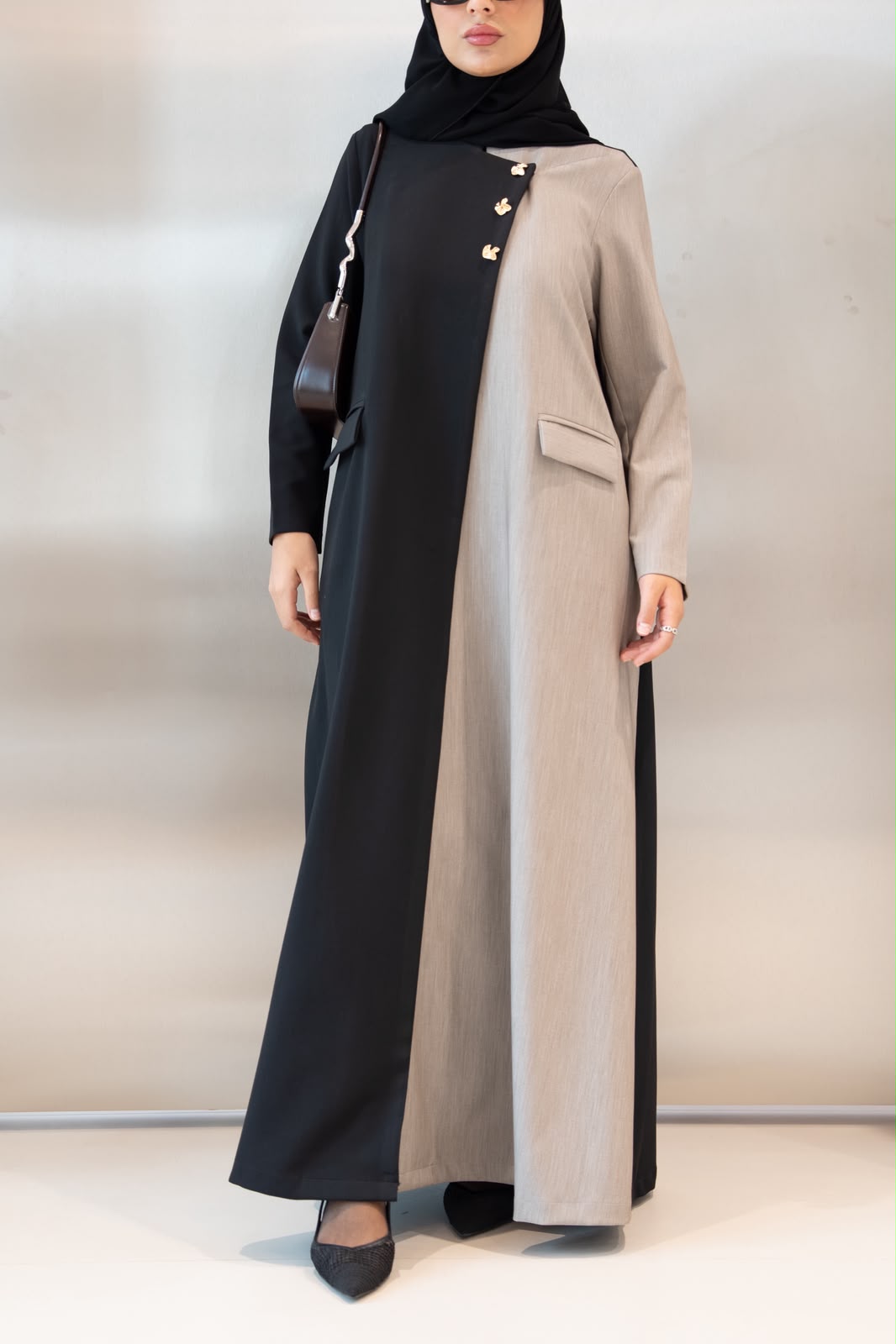 crepe abaya in black and beige. C:1107