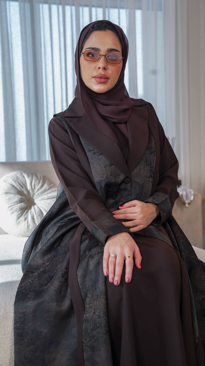 Plain crepe blazer abaya with floral crepe.C;1060