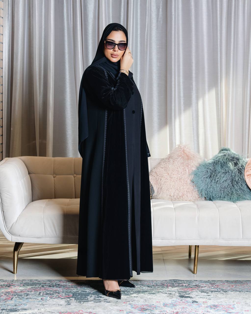 crepe abaya with velvet in black