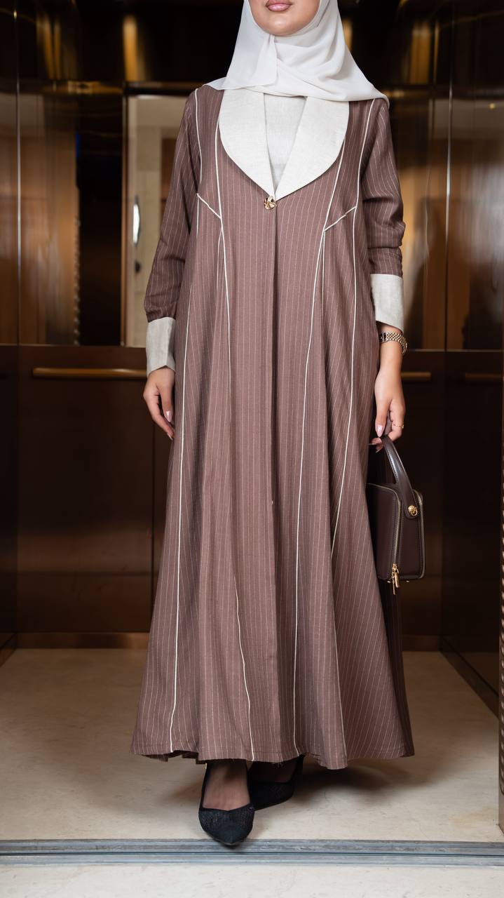 عباية لينن باللون البني المقلم . C:1097