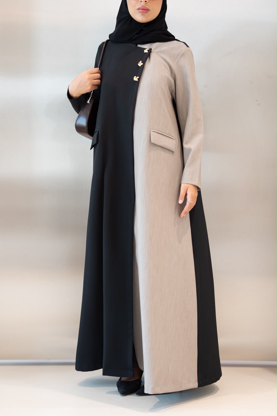 crepe abaya in black and beige. C:1107