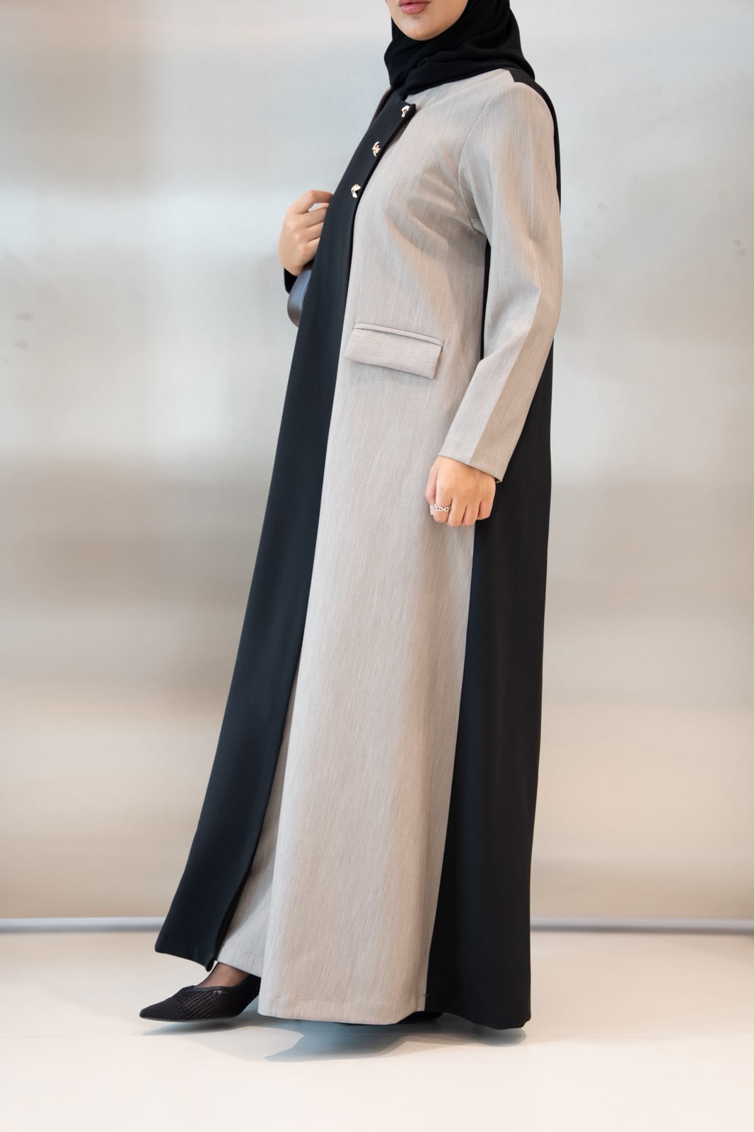 crepe abaya in black and beige. C:1107