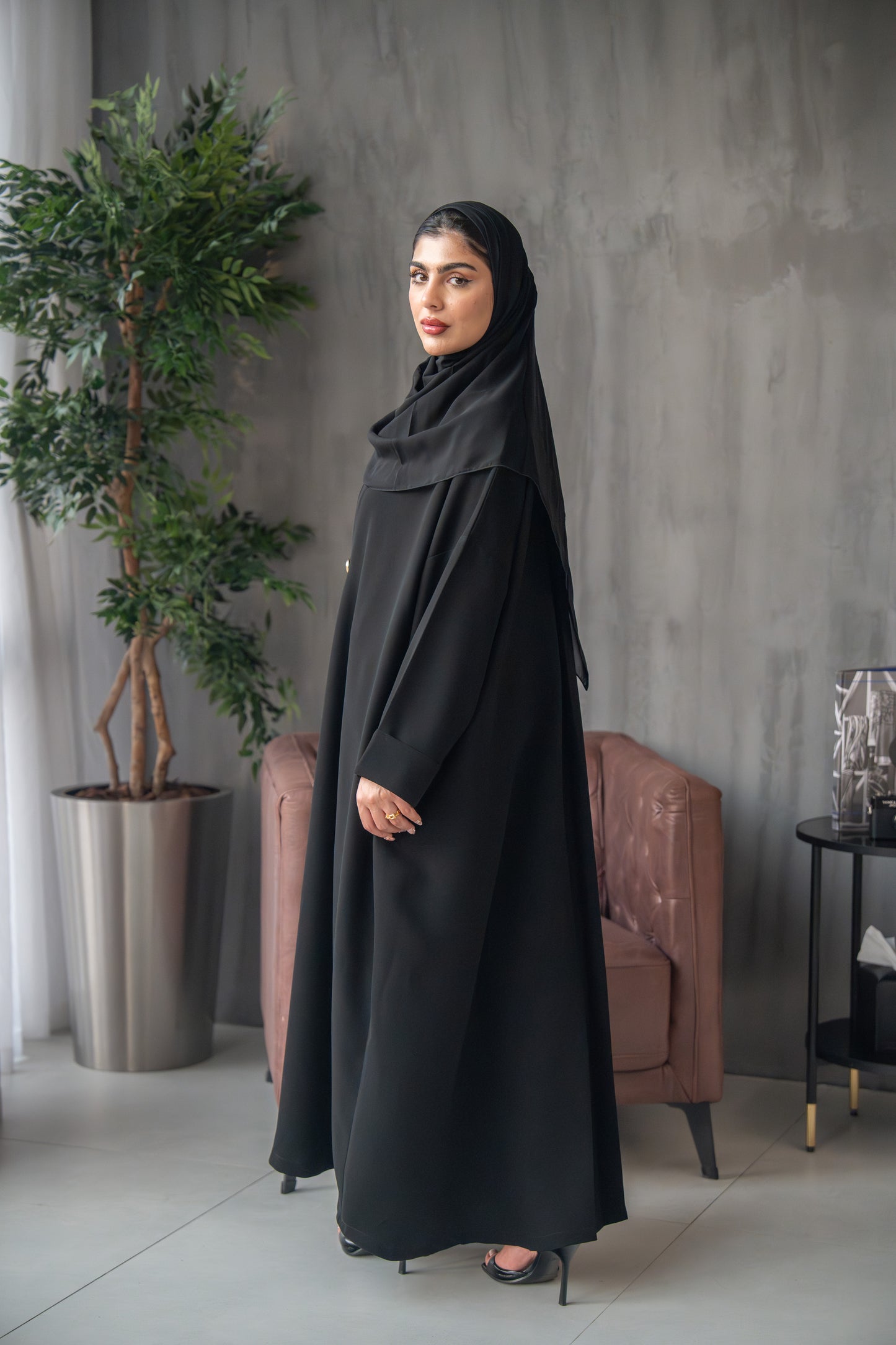 عباية بسيطة بزر واحد