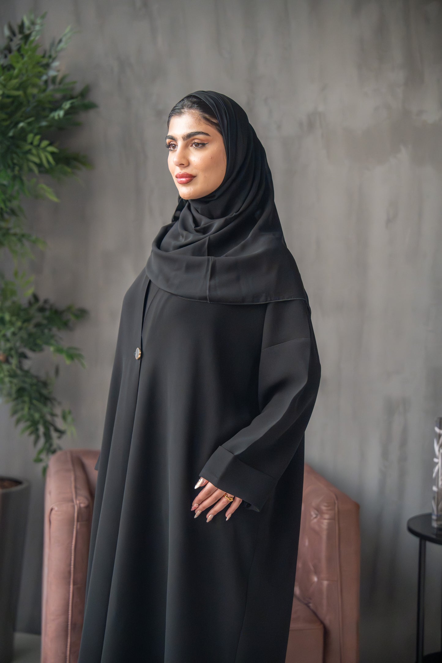 عباية بسيطة بزر واحد