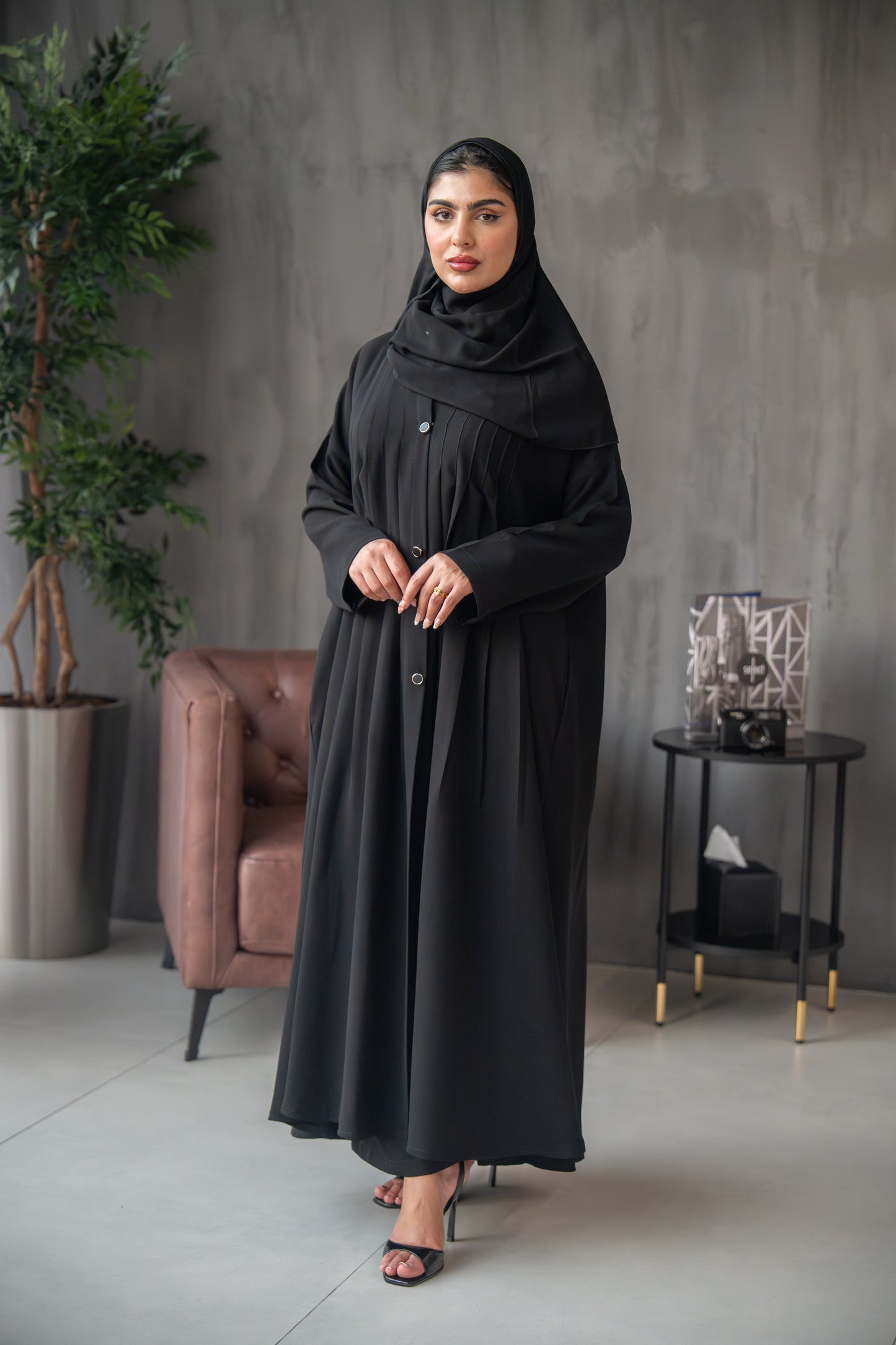 عباية أنيقة مطوية