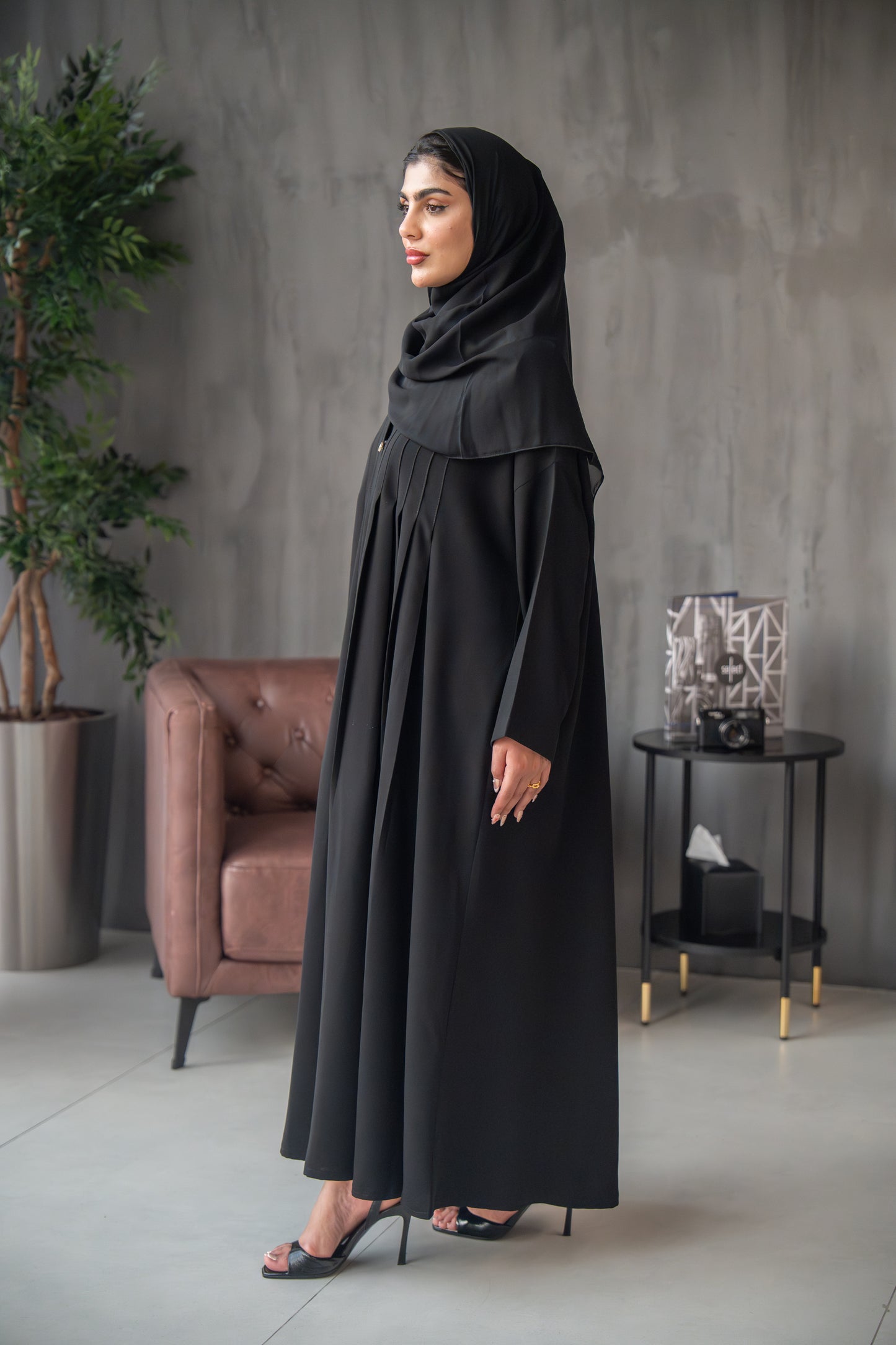 عباية أنيقة مطوية