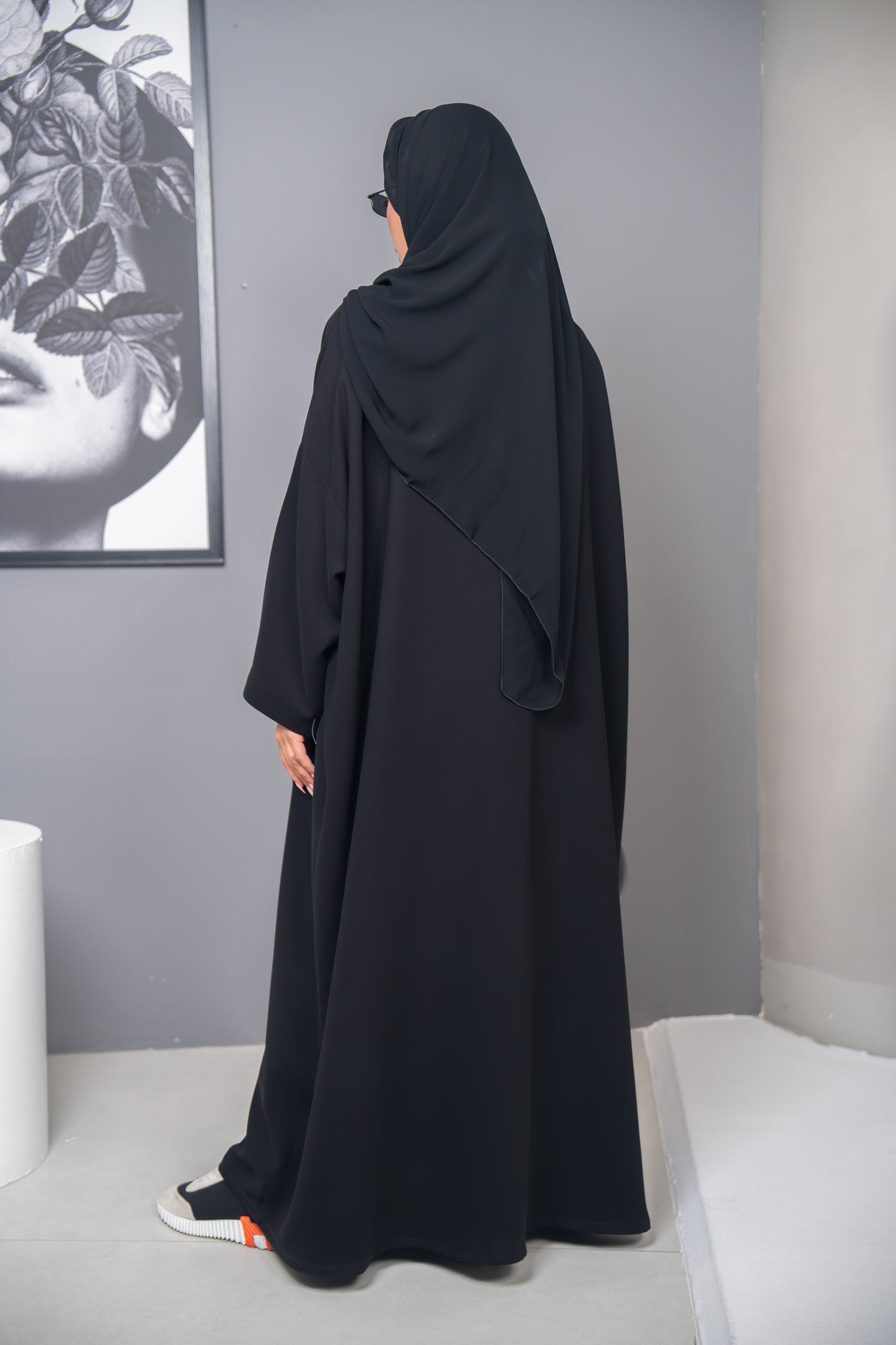 عباية نوران - تصميم أنيق من الكريب الكوبي