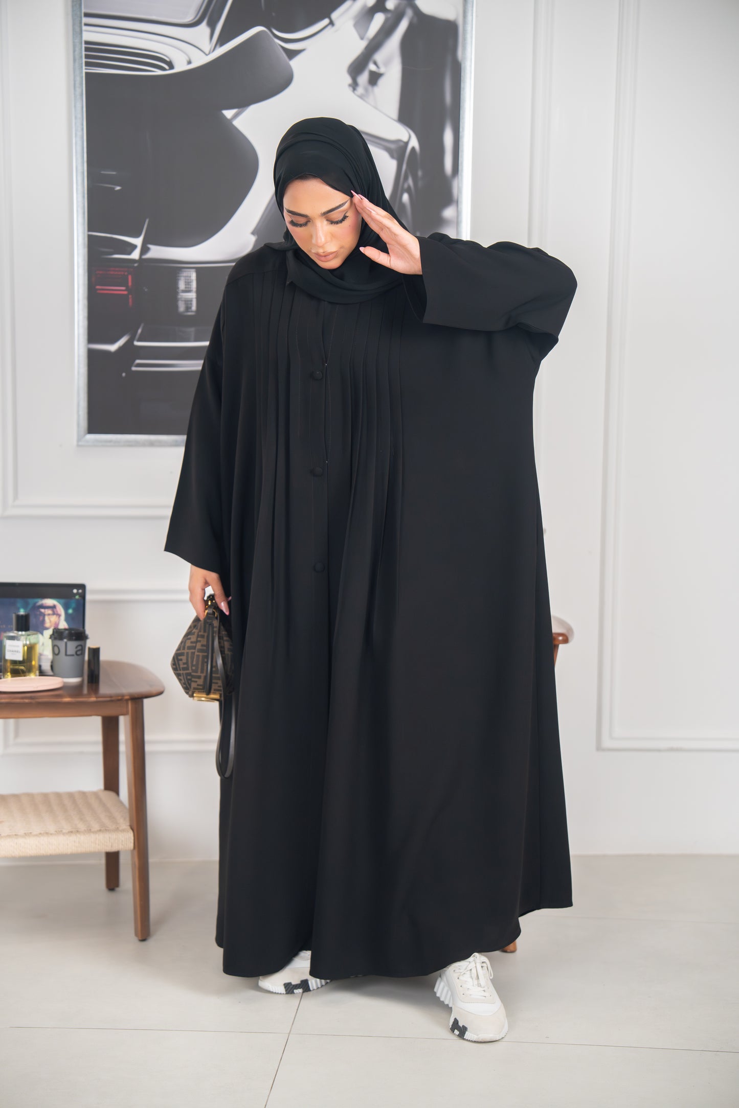 عباية الطايرة - أناقة مطوية في الحركة