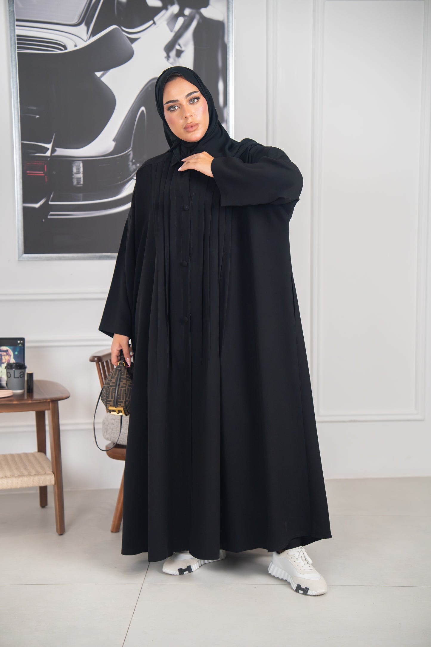 عباية الطايرة - أناقة مطوية في الحركة