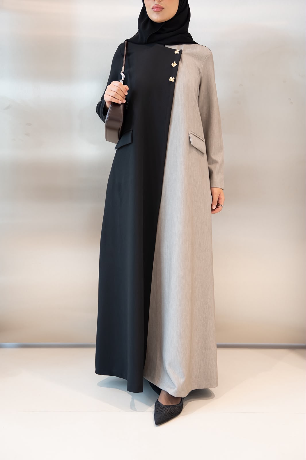 crepe abaya in black and beige. C:1107