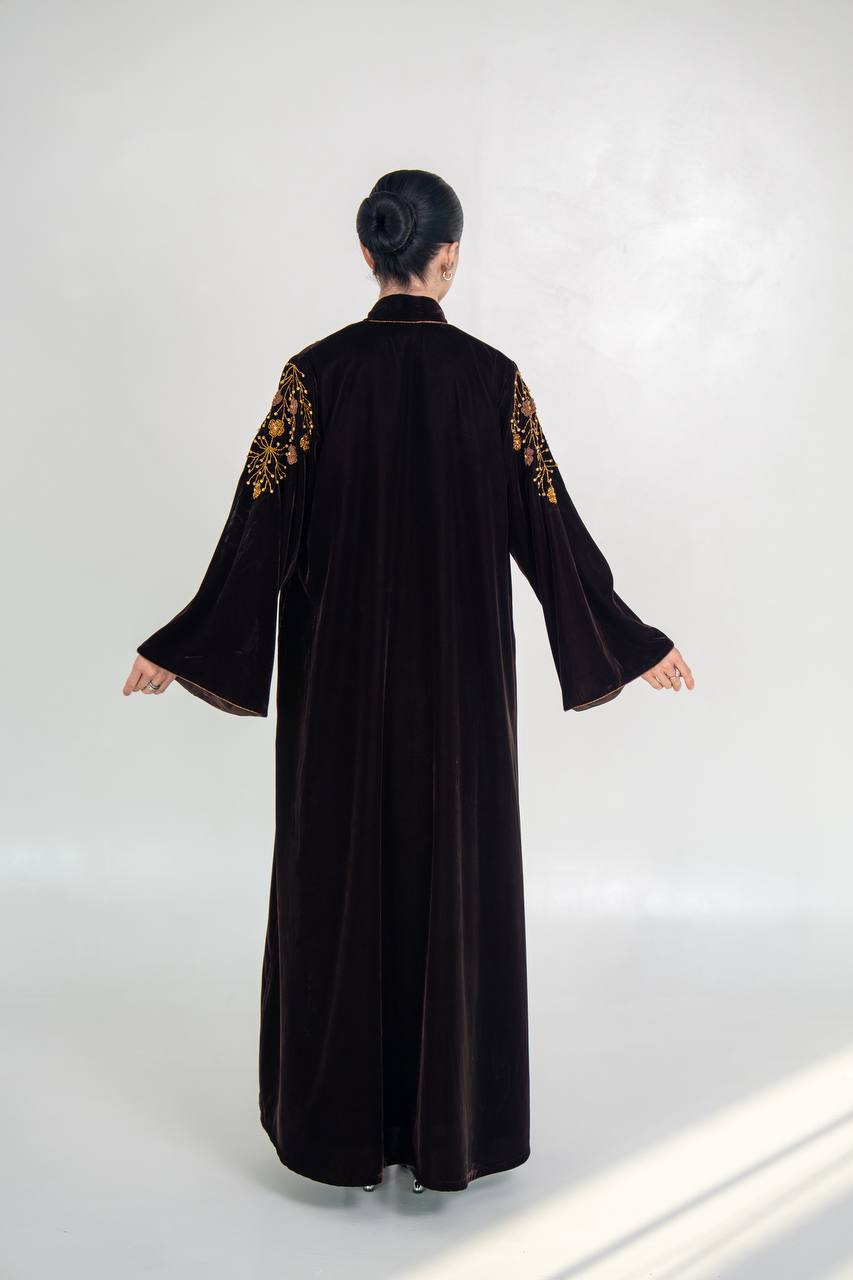 عباية مخمل باللون الاسود مع شك يدوي 