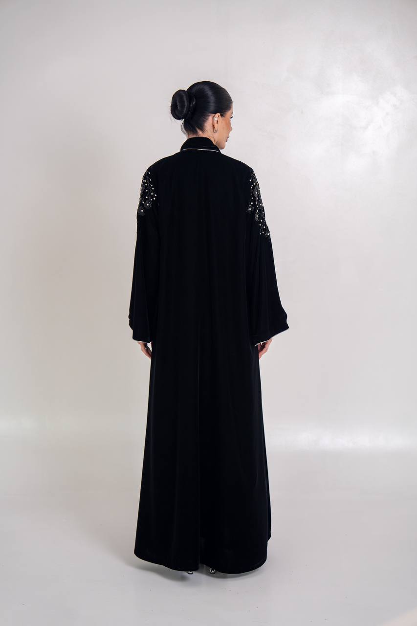 عباية مخمل باللون الاسود مع شك يدوي 