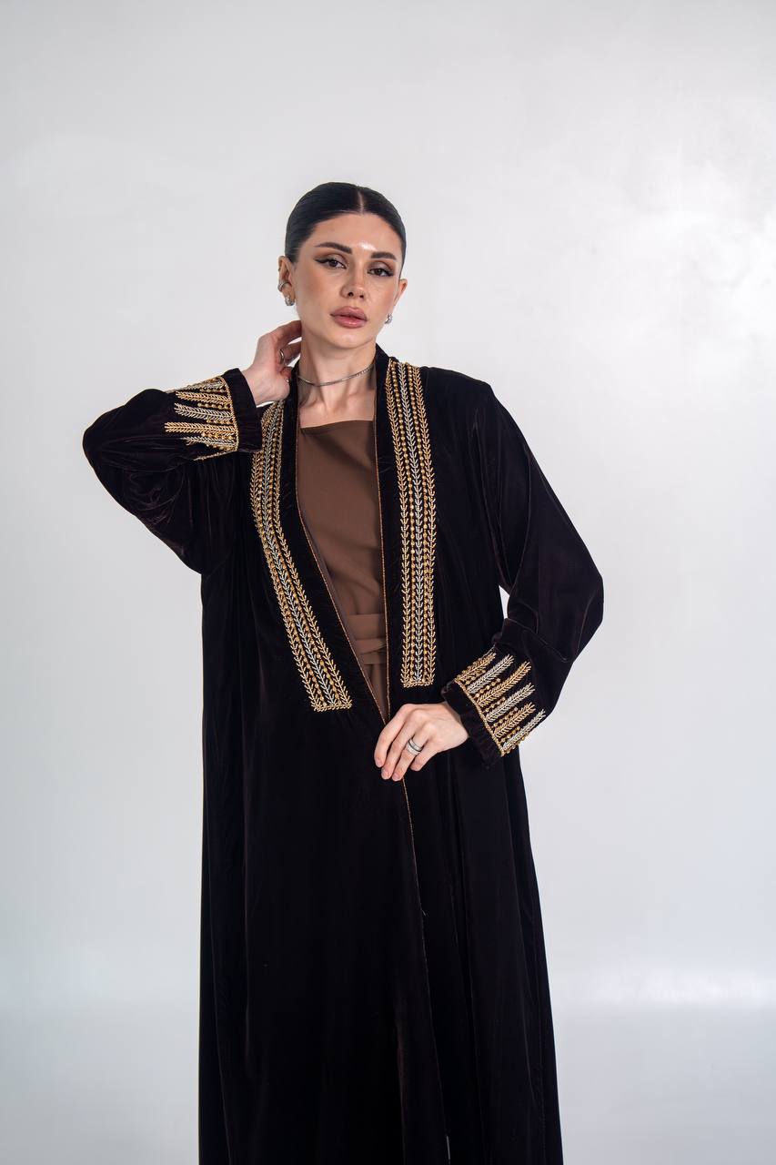 عباية مخمل باللون الاسود مع شك يدوي 