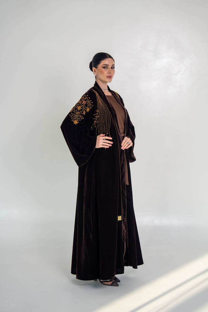 عباية مخمل باللون الاسود مع شك يدوي 