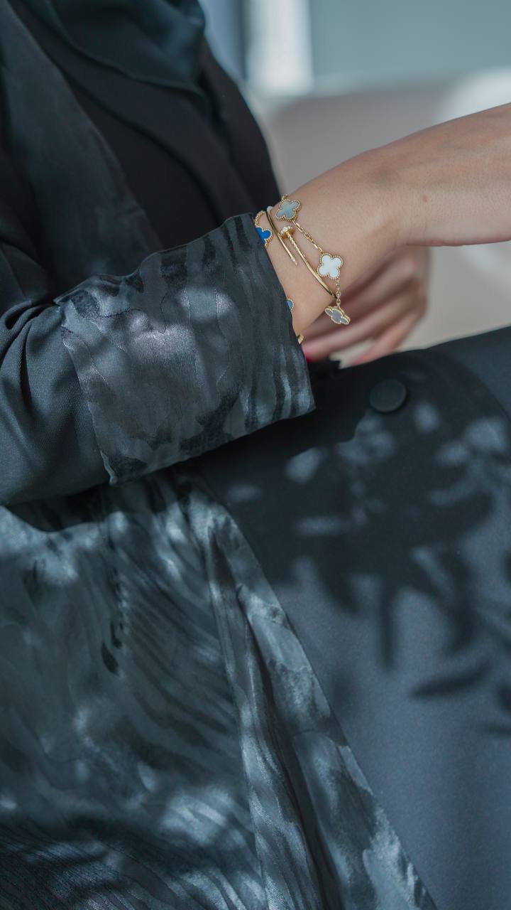 Crepe abaya with silk crepe, in black.C:1076