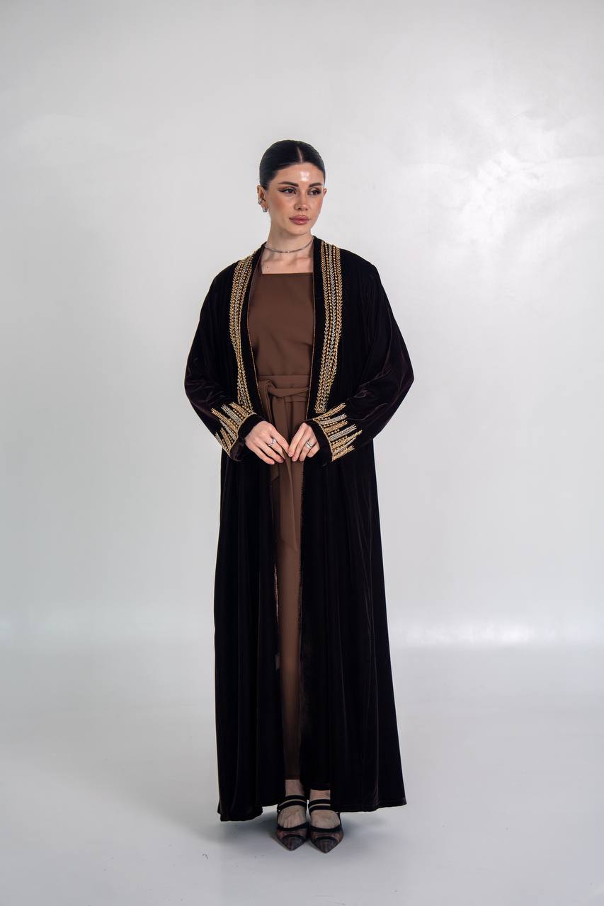 عباية مخمل باللون الاسود مع شك يدوي 