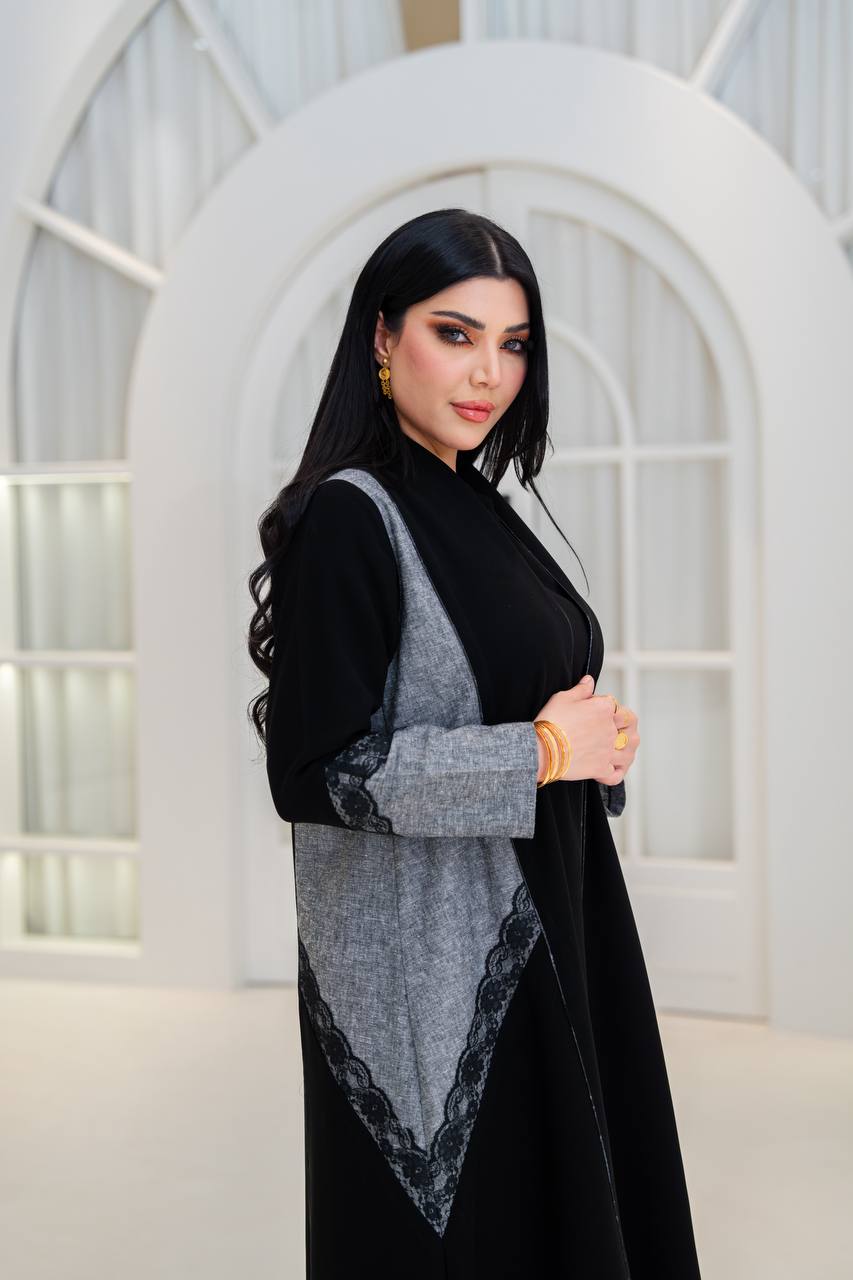 عباية كريب باللون الاسود مع لينن و دانتيل 