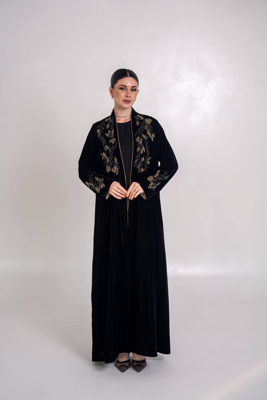 عباية مخمل باللون الاسود مع شك يدوي 