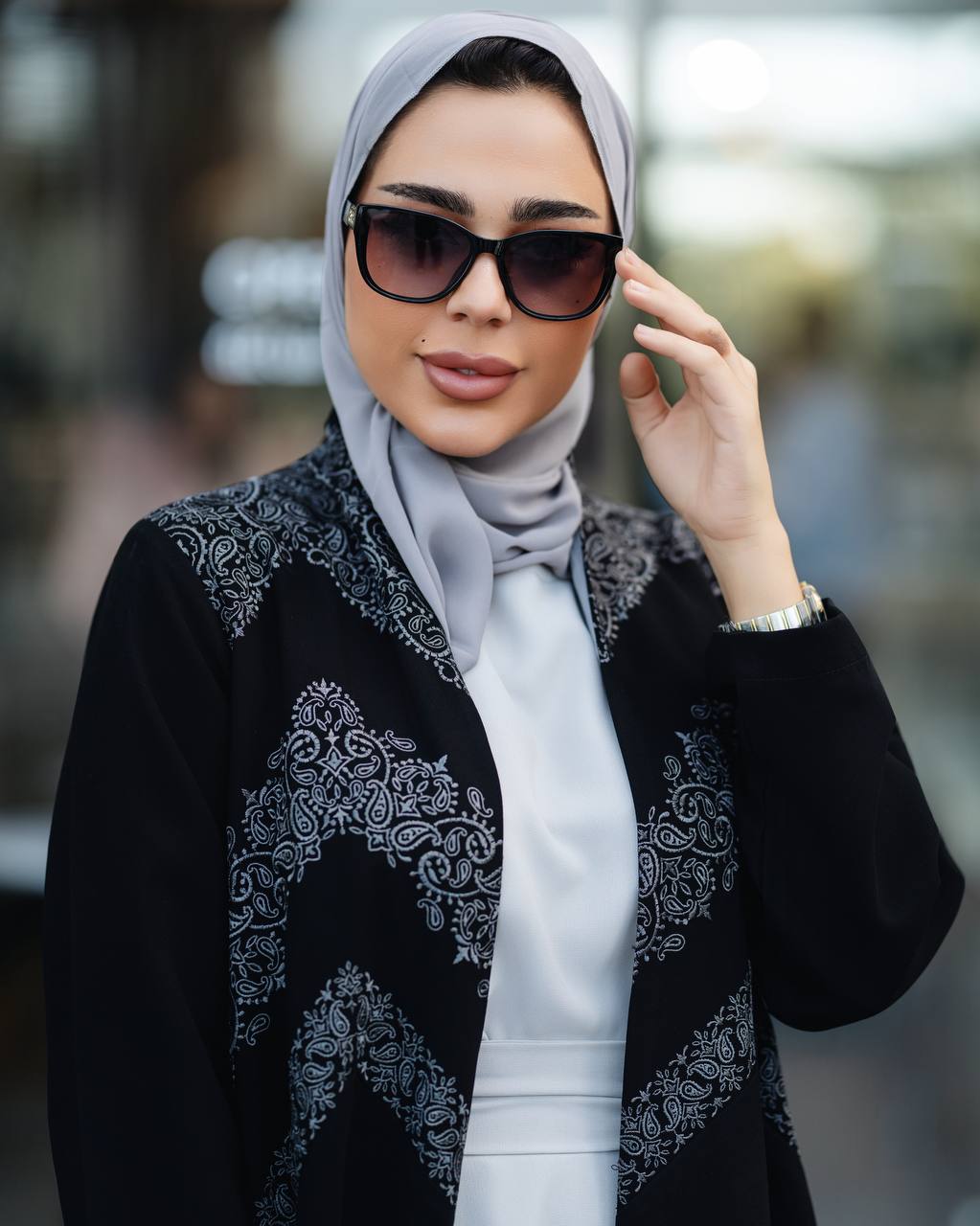 Black crepe abaya with white embroidery