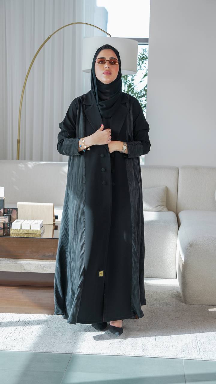 Crepe abaya with silk crepe, in black.C:1076