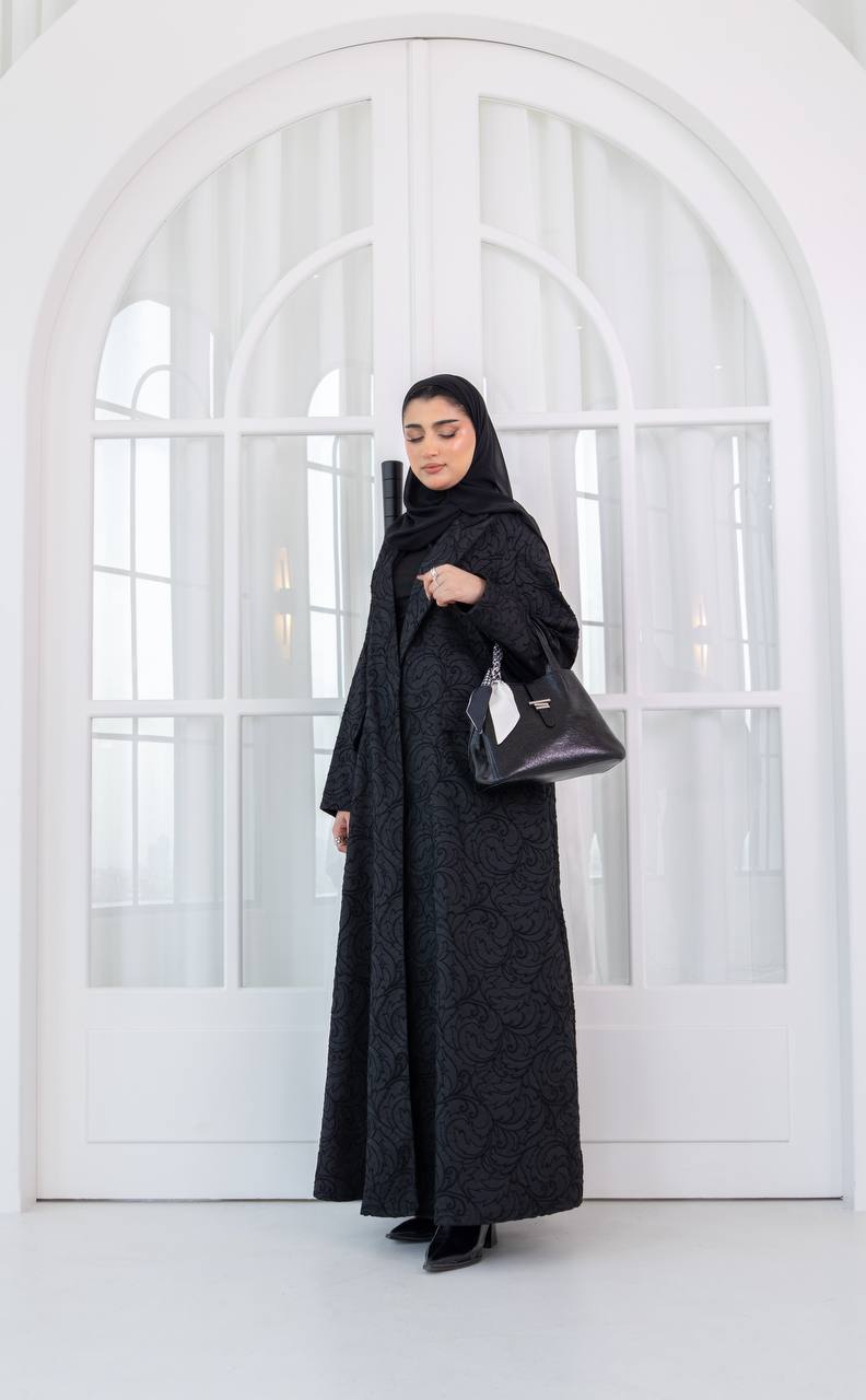 عباية بليزر بخام الجاكار باللون الاسود . C:1085 