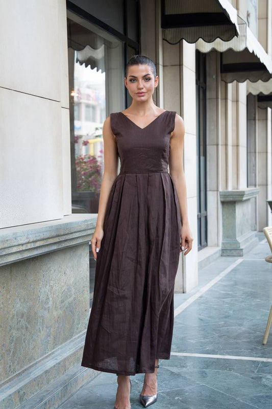 Linen dress in brown. C:1088