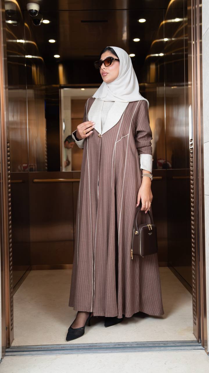 عباية لينن باللون البني المقلم . C:1097