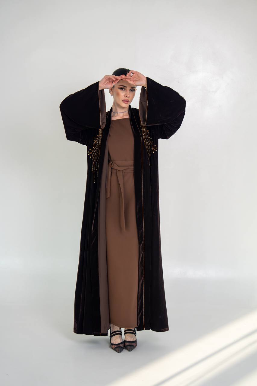 عباية مخمل باللون الاسود مع شك يدوي 