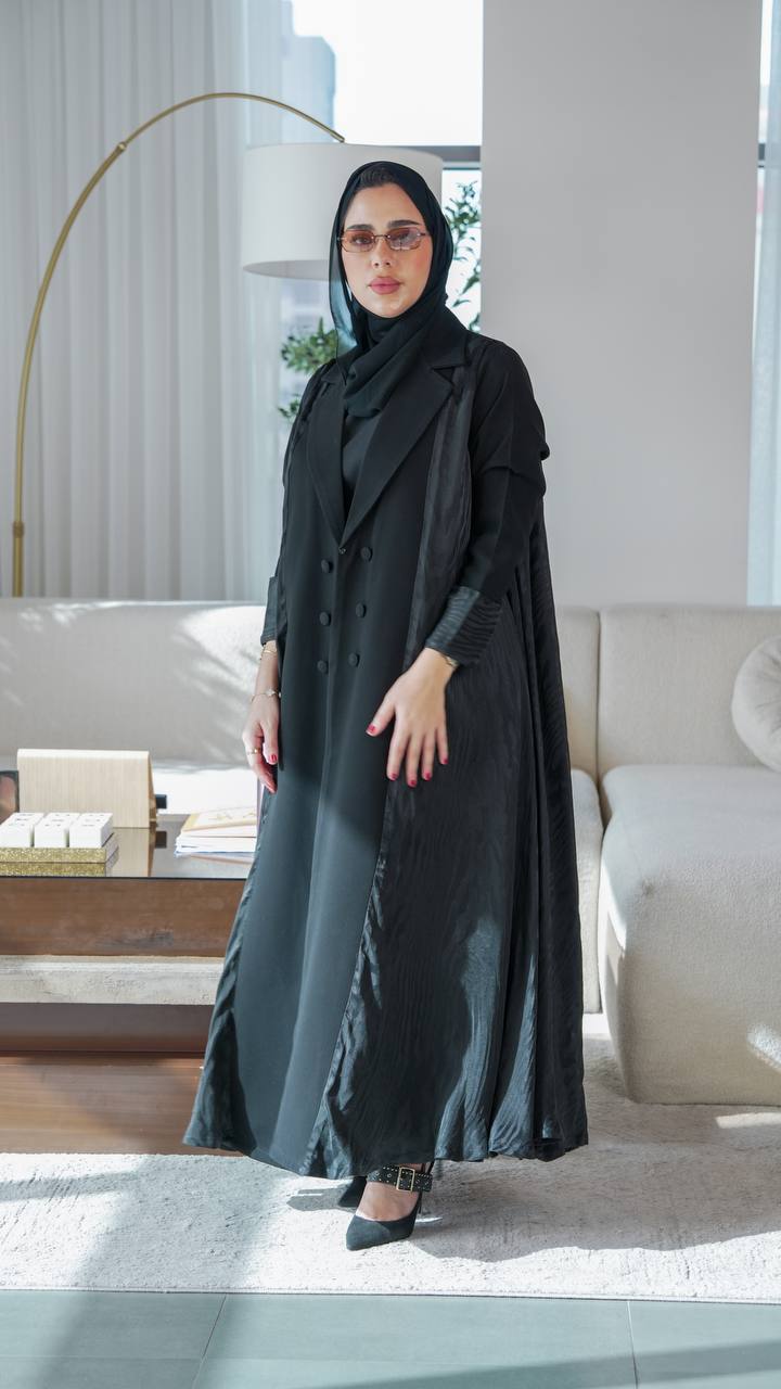 Crepe abaya with silk crepe, in black.C:1076