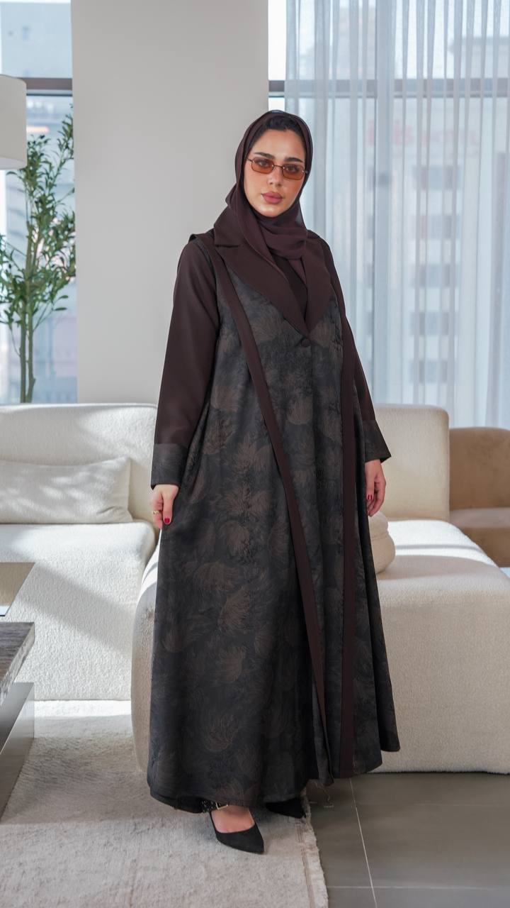 Plain crepe blazer abaya with floral crepe.C;1060