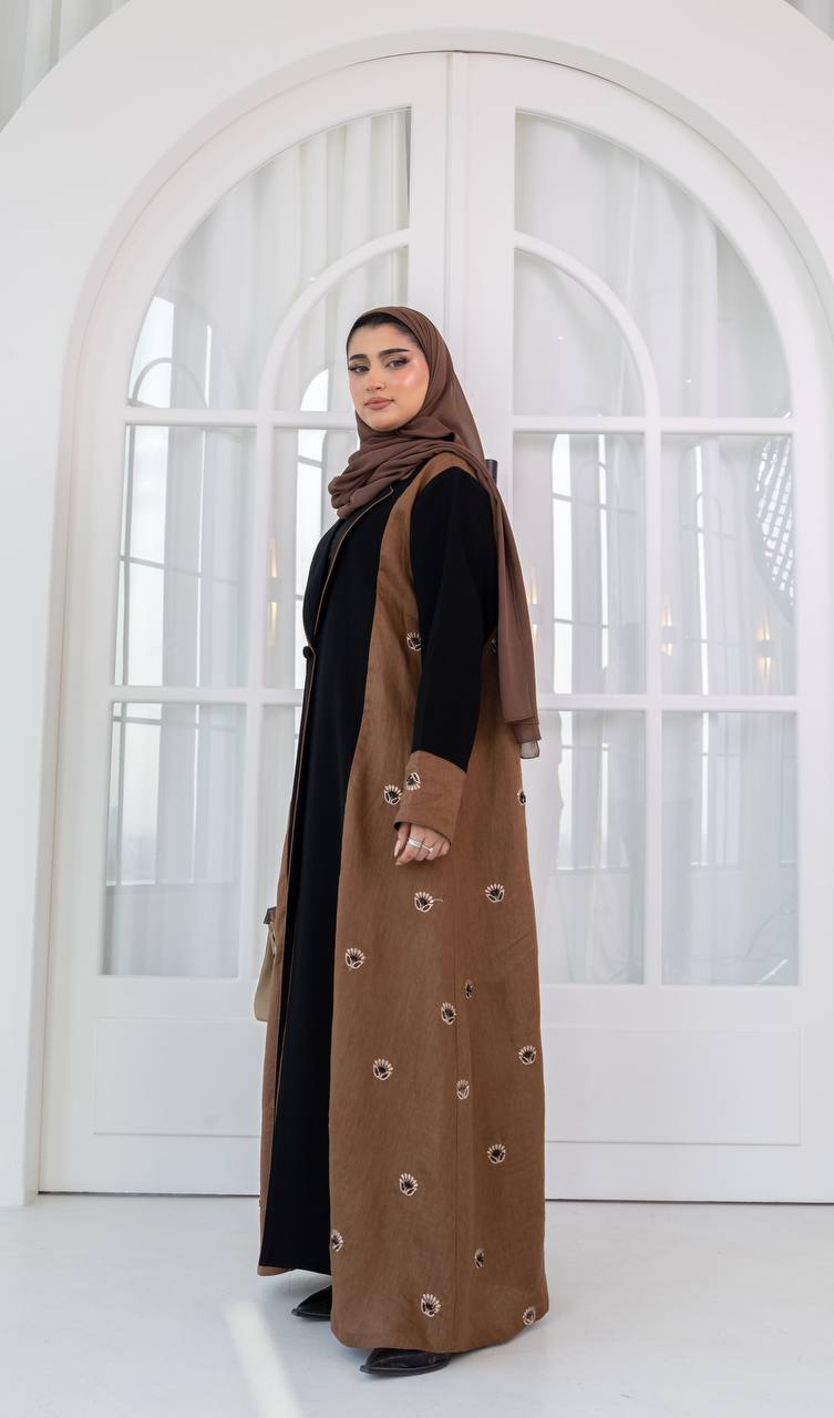 Crepe abaya with linen, with hand embroidery and beading. C:1084