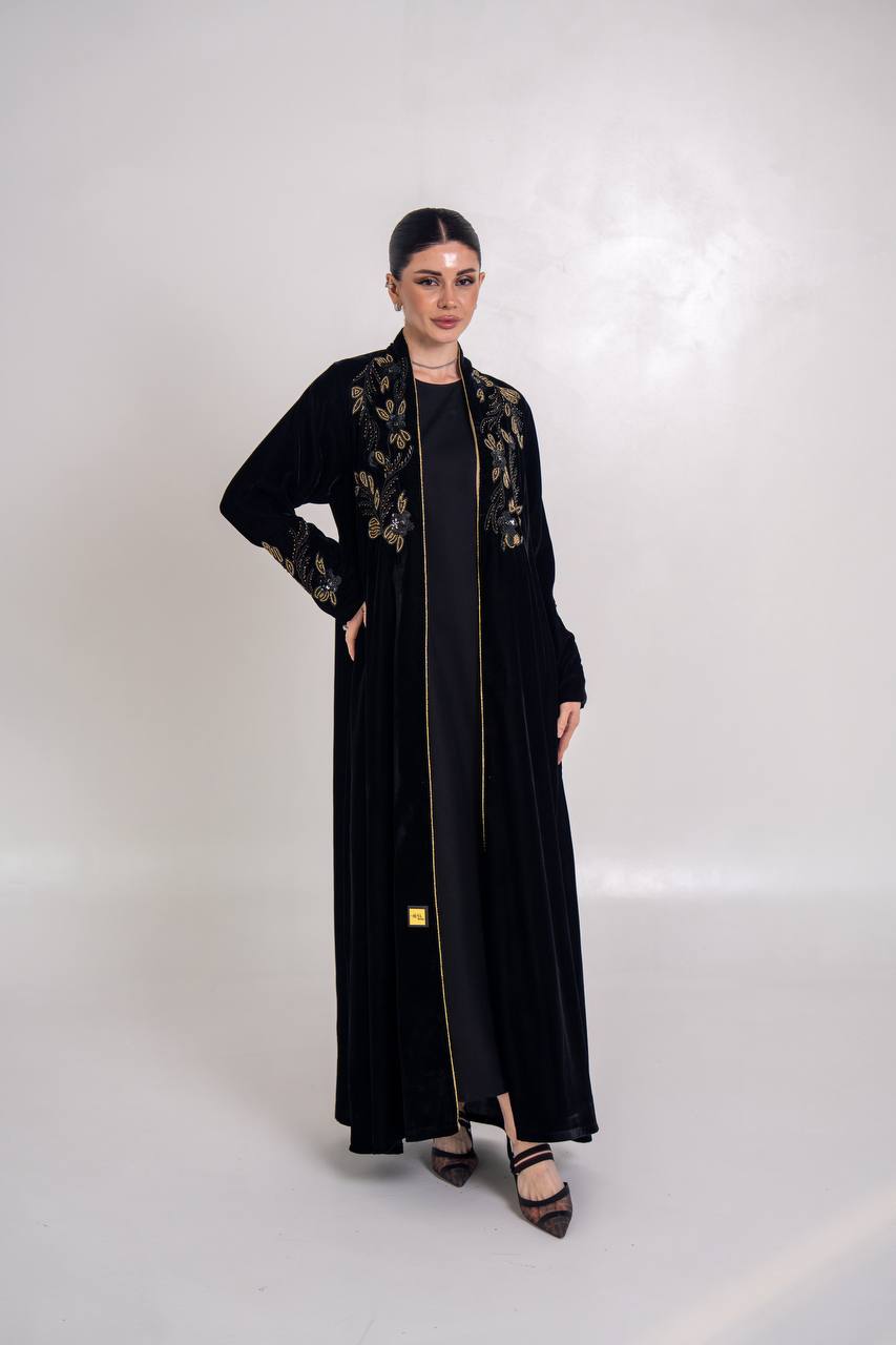 عباية مخمل باللون الاسود مع شك يدوي 