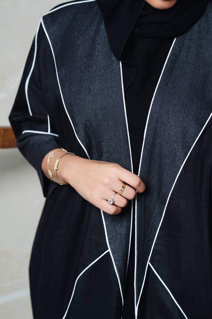 Linen abaya in black with jeans