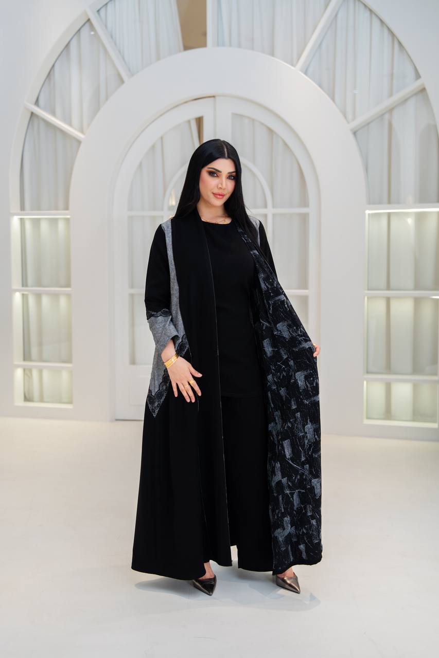 عباية كريب باللون الاسود مع لينن و دانتيل 