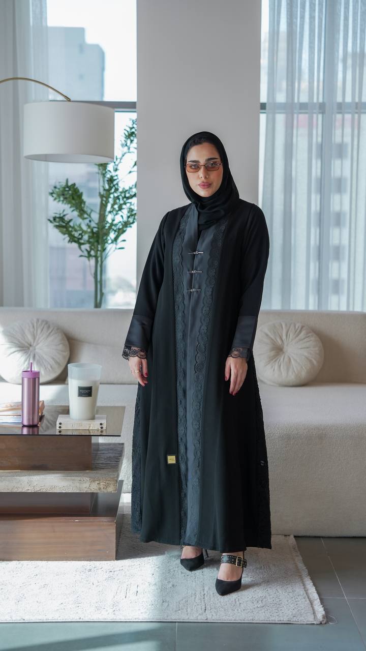 Crepe abaya with satin and lace, in black.C:1075