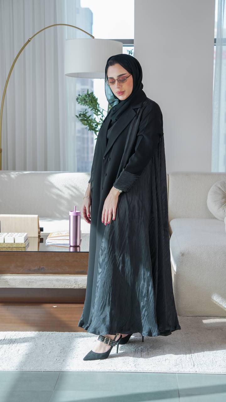 Crepe abaya with silk crepe, in black.C:1076