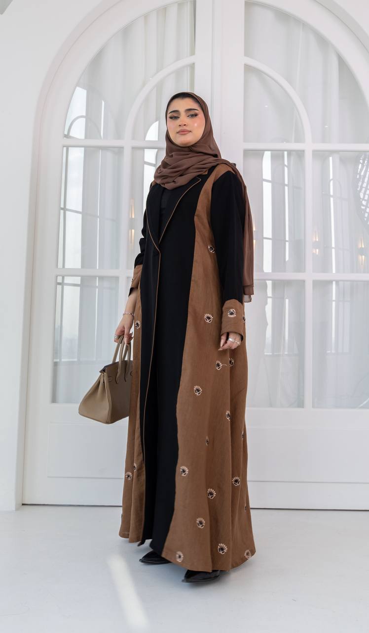 Crepe abaya with linen, with hand embroidery and beading. C:1084