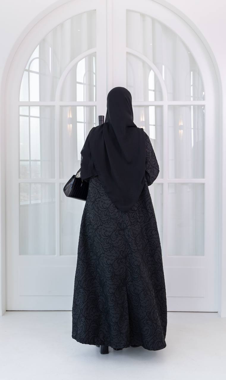 عباية بخام الجاكار باللون الاسود . C:1081