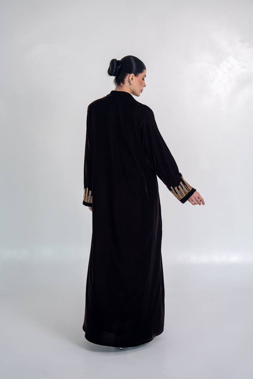 عباية مخمل باللون الاسود مع شك يدوي 