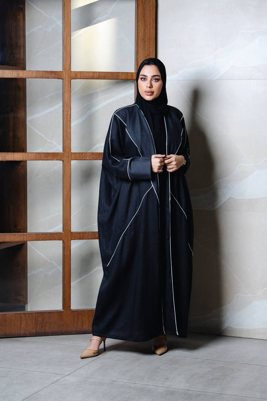 Linen abaya in black with jeans