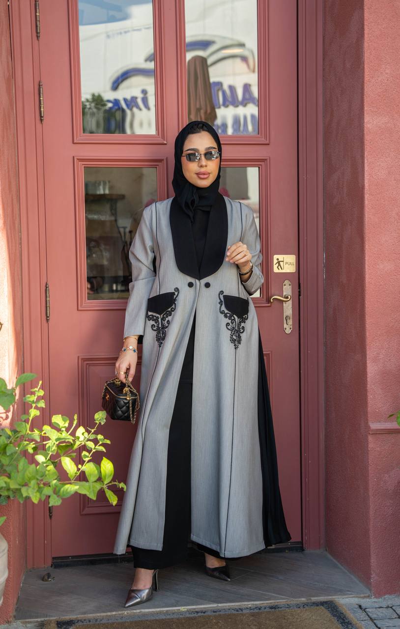 عباية بليزر كريب مع بليسية على الاجناب 