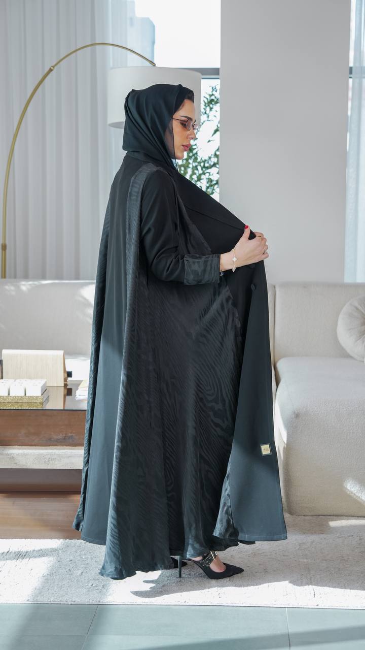 Crepe abaya with silk crepe, in black.C:1076