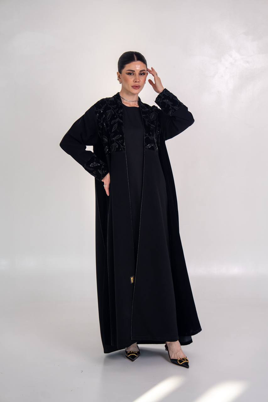 عباية كريب مع المخمل المطرز 