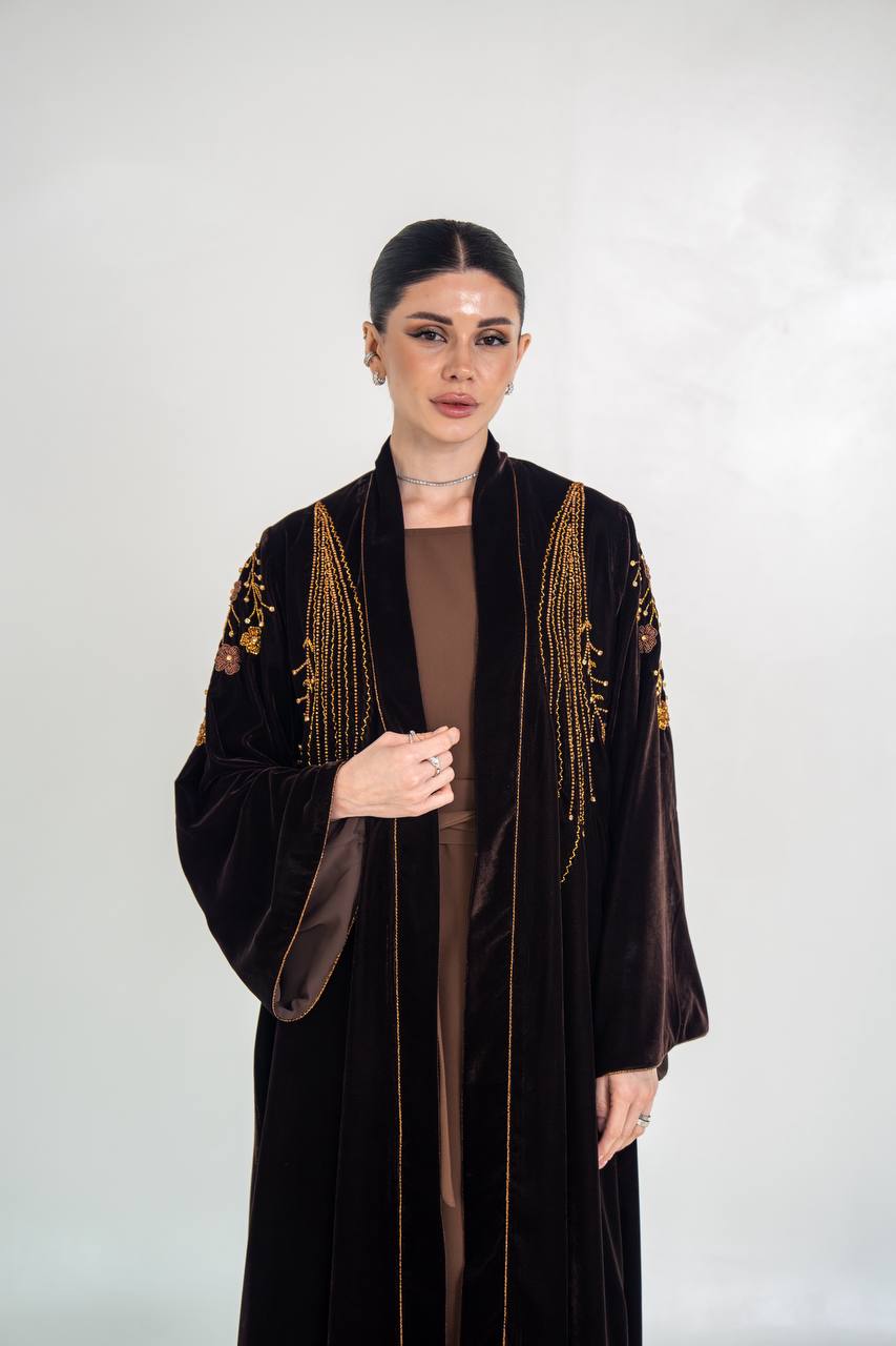 عباية مخمل باللون الاسود مع شك يدوي 