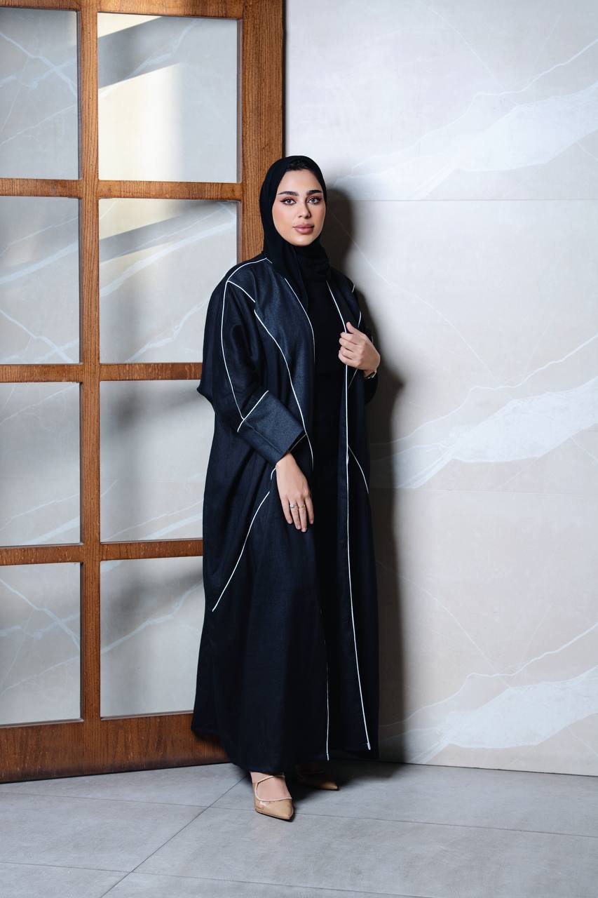 Linen abaya in black with jeans