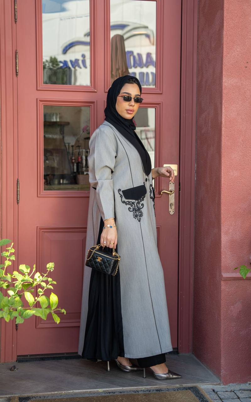 عباية بليزر كريب مع بليسية على الاجناب 