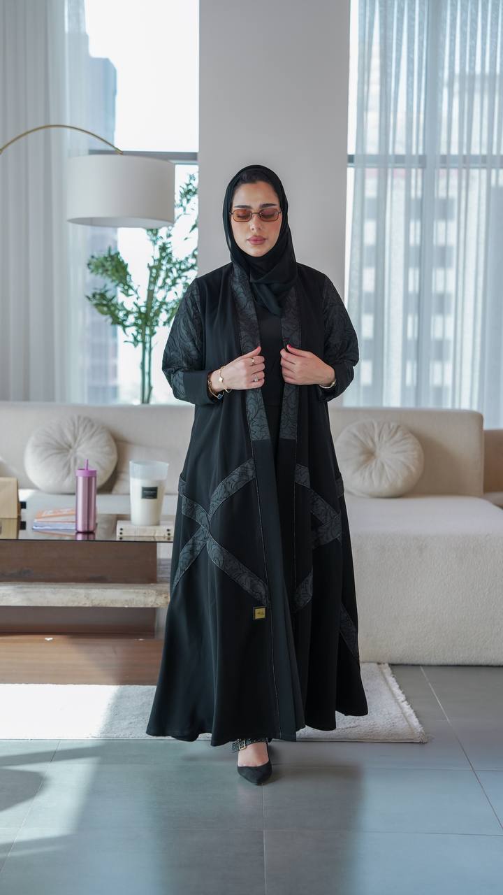 Crepe abaya with jacquard, in black.C:1074