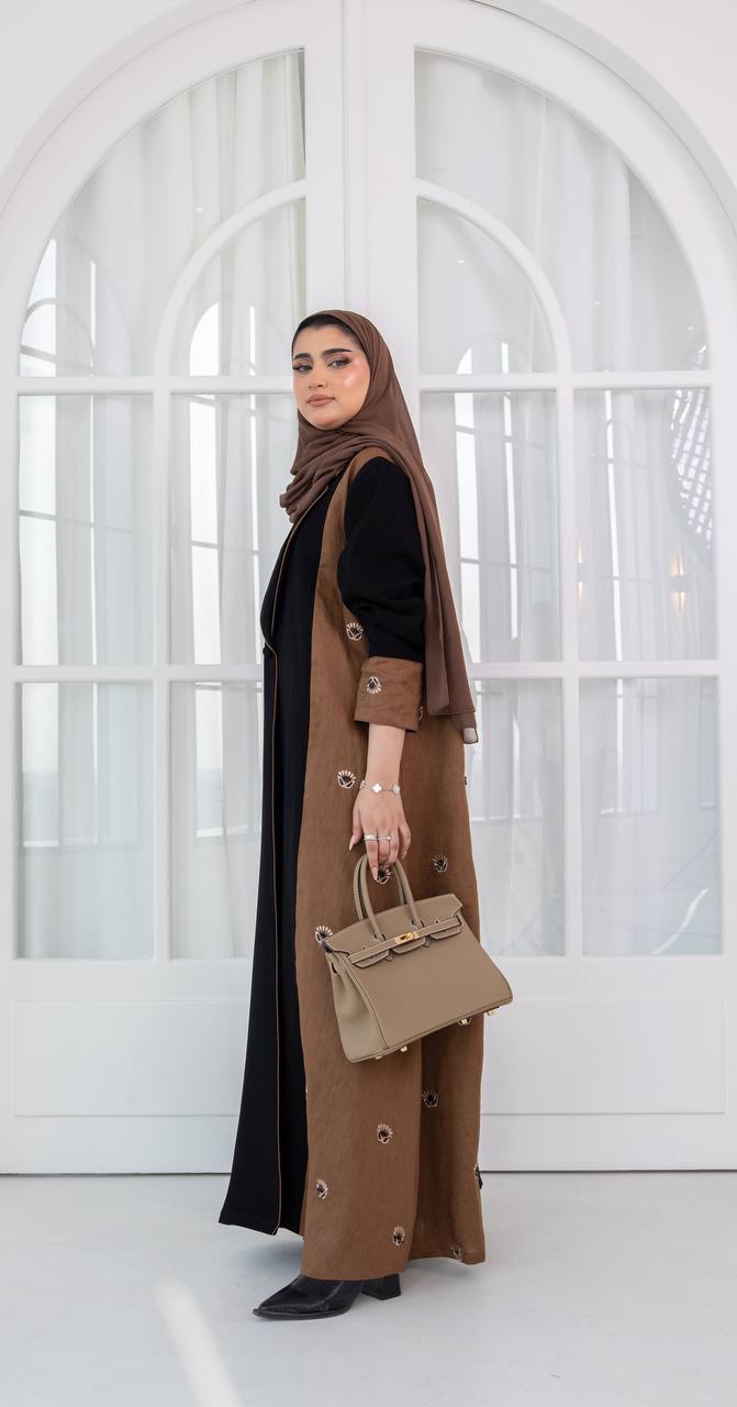 Crepe abaya with linen, with hand embroidery and beading. C:1084