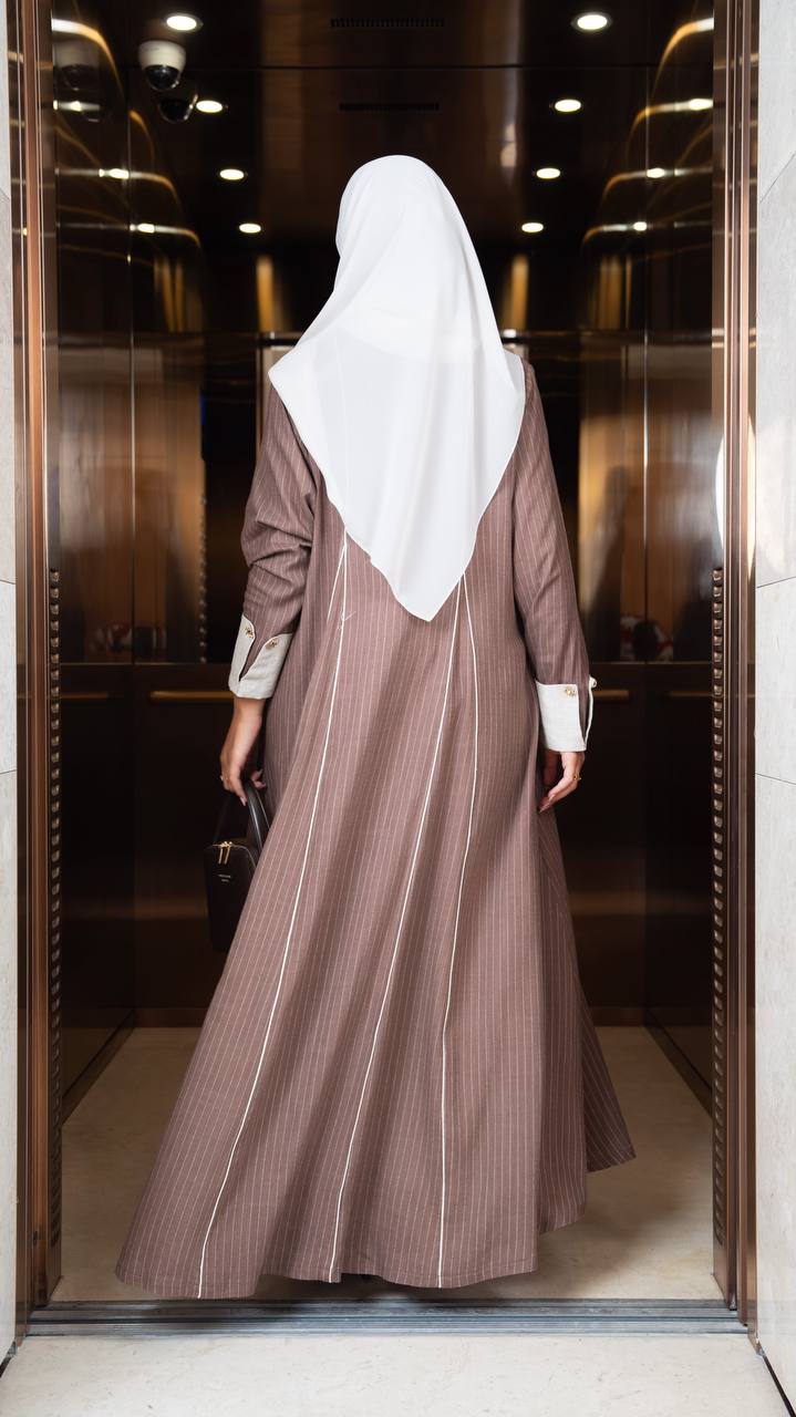 عباية لينن باللون البني المقلم . C:1097